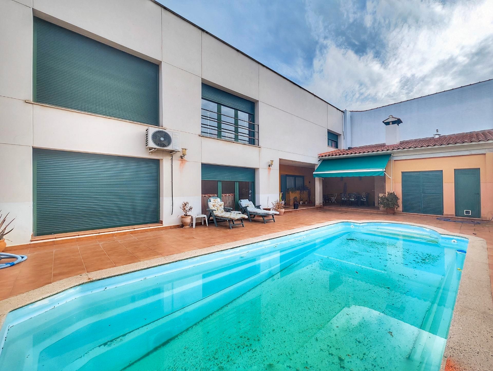 Swimming pool of House or chalet for sale in Puertollano  with Air Conditioner, Heating and Private garden