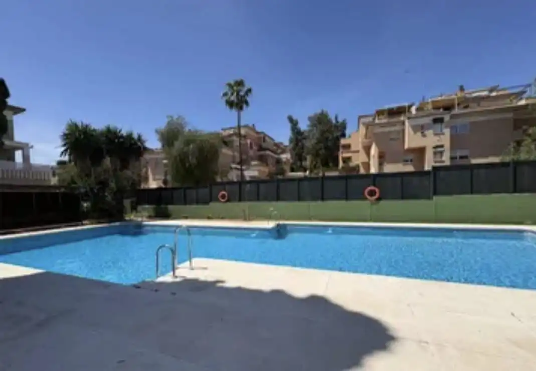 Piscina de Piso en venta en Tomares con Aire acondicionado, Jardín privado y Piscina comunitaria