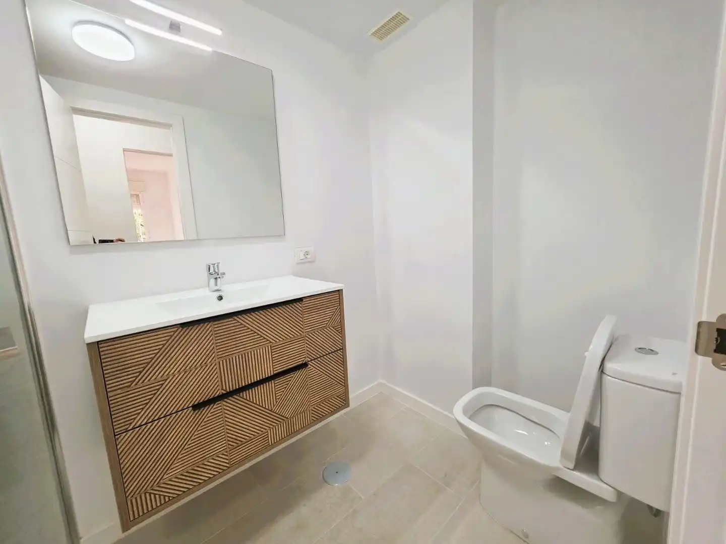 Badezimmer von Wohnungen zum Verkauf in Arona mit Privatgarten, Terrasse und Alarm