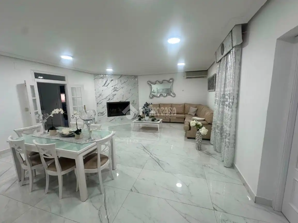 Living room of Detached homes for sale in Mengíbar  with Air Conditioner, Terrace and Balcony