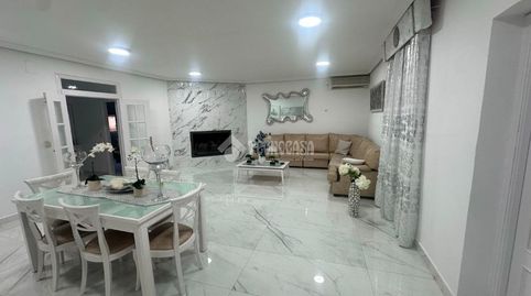 Foto 2 de Casa adosada en venta en Mengíbar, Jaén