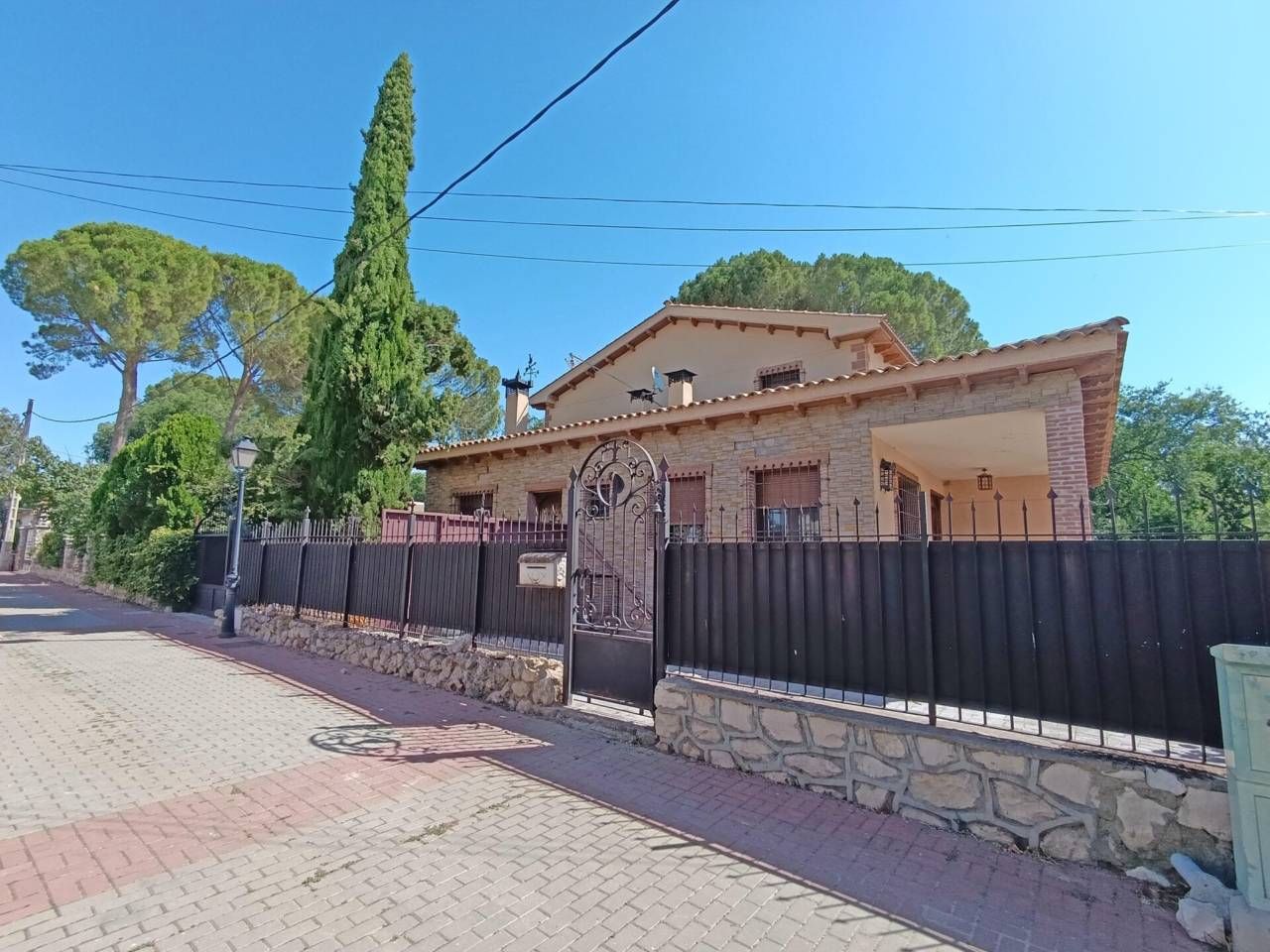 Exterior view of House or chalet for sale in Villamanrique de Tajo  with Heating and Community pool