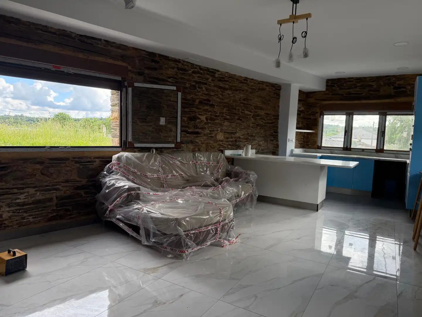 Sala d'estar de Casa o xalet en venda en Lugo amb Calefacció, Jardí privat i Terrassa
