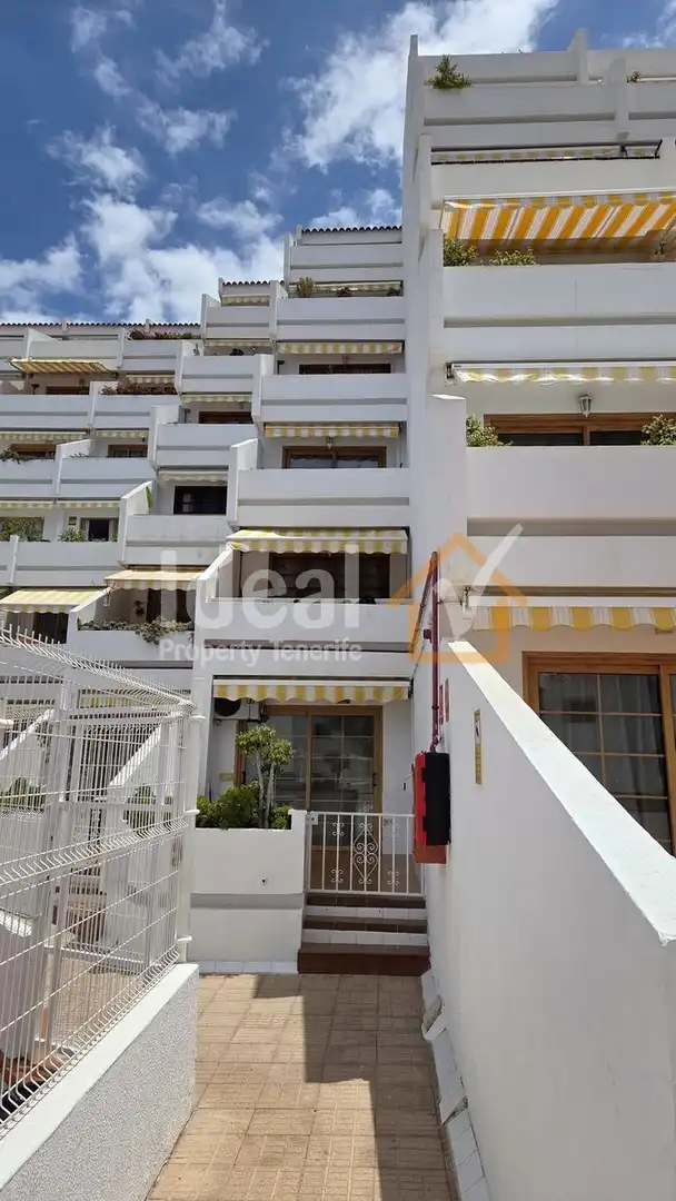 Vista exterior de Apartament en venda en Adeje amb Terrassa i Moblat