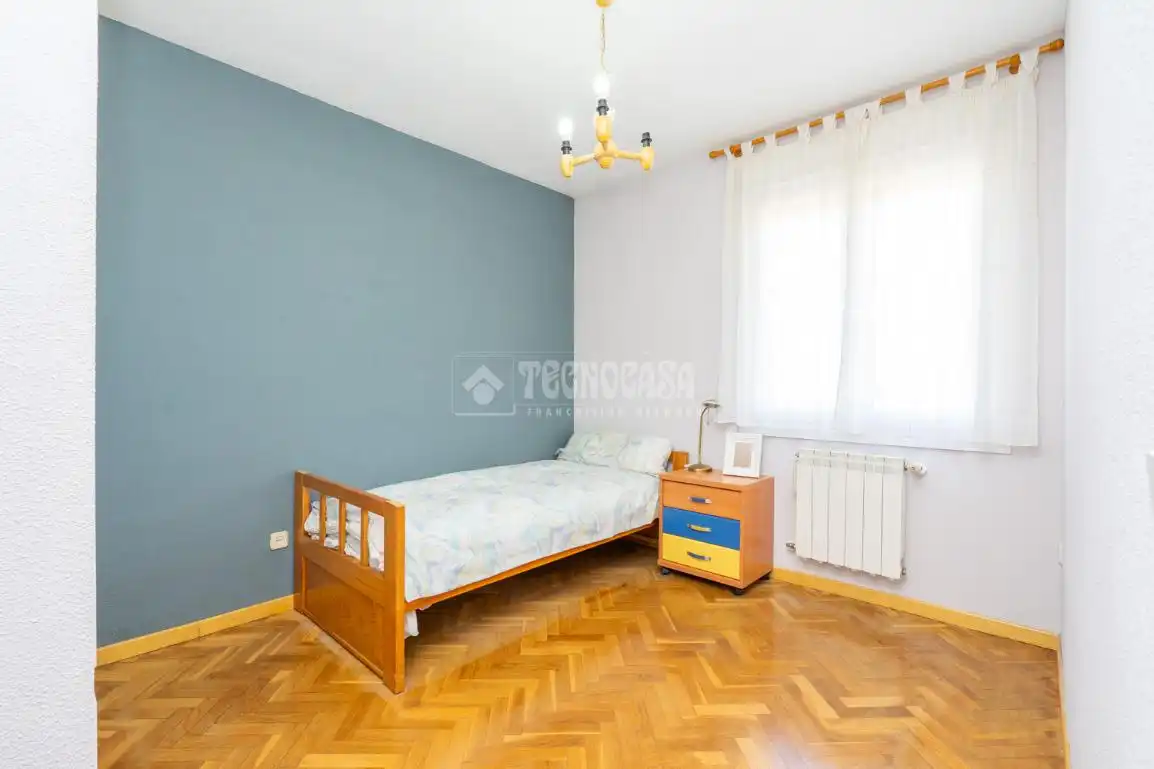 Habitación de Casa adosada en venta en Colmenar Viejo con Aire acondicionado, Jardín privado y Terraza