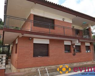 Vista exterior de Casa o xalet en venda en Vallirana amb Terrassa i Piscina