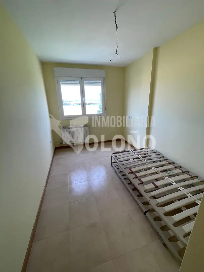 Habitación de Dúplex en venta en Castañares de Rioja con Calefacción, Terraza y Trastero