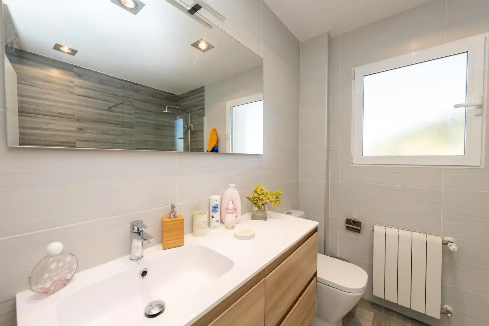 Baño de Casa o chalet en venta en Alicante / Alacant con Aire acondicionado, Calefacción y Jardín privado