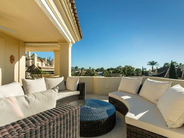 Àtic amb piscina en venda a Nueva Andalucía
