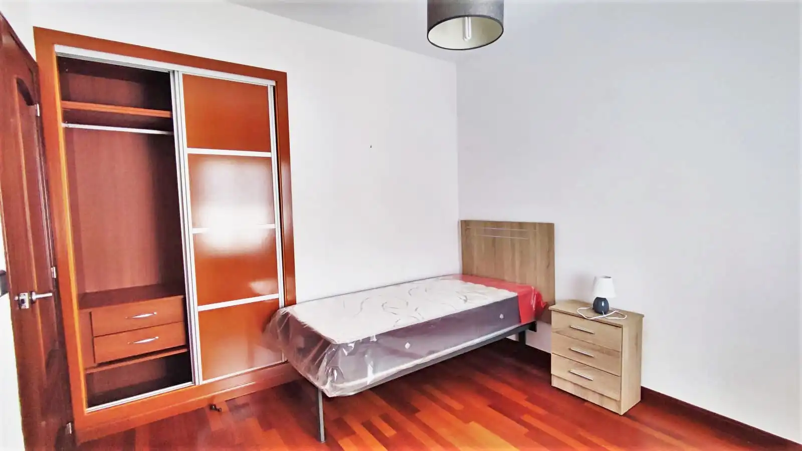 Bedroom of Flat for rent in Badajoz  with Air Conditioner, Heating and Parquet flooring