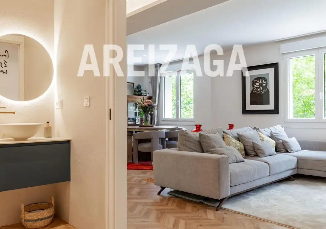 Sala d'estar de Pis en venda en Donostia - San Sebastián  amb Aire condicionat, Calefacció i Terrassa