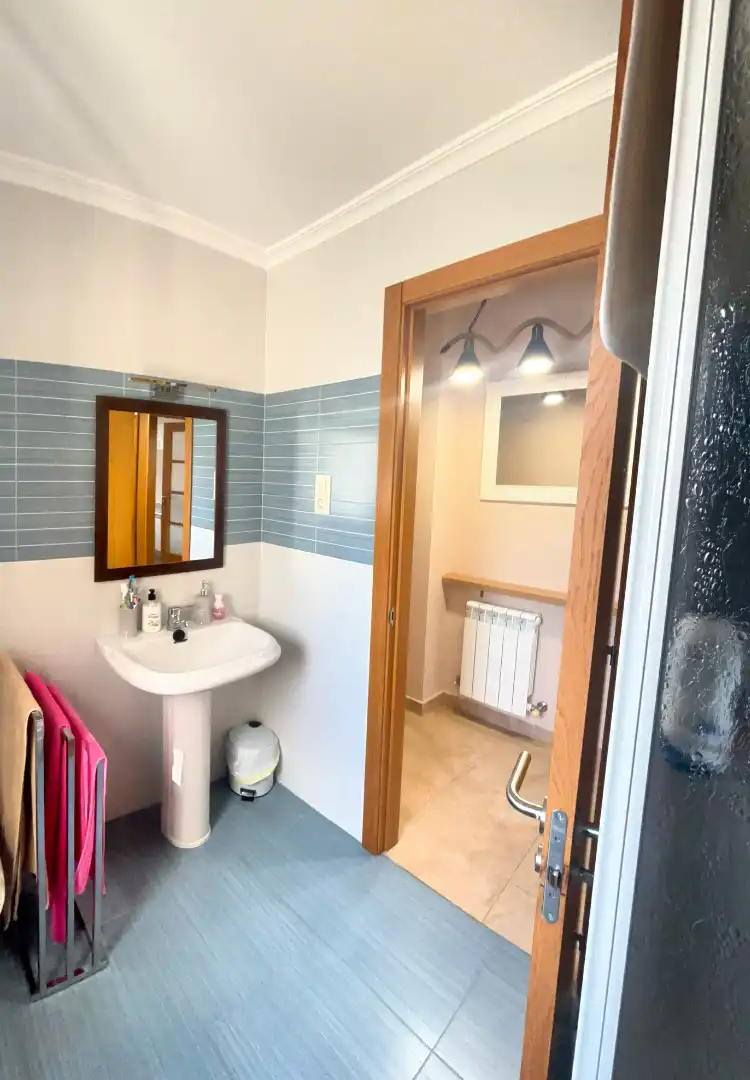 Baño de Piso de alquiler en Foz con Calefacción, Parquet y Amueblado