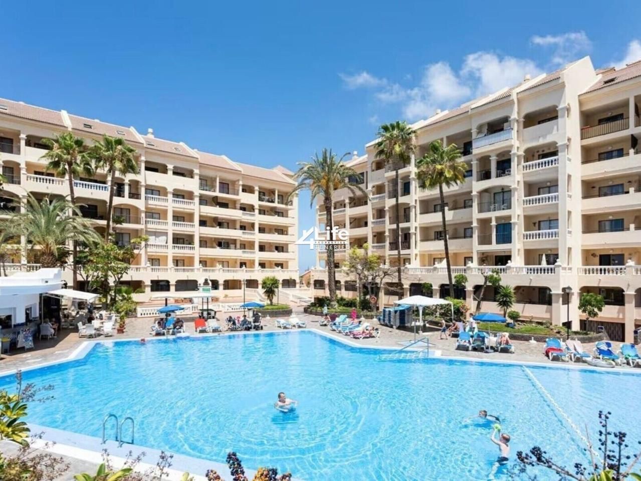 Vista exterior de Estudi en venda en Arona amb Terrassa, Moblat i Piscina comunitària
