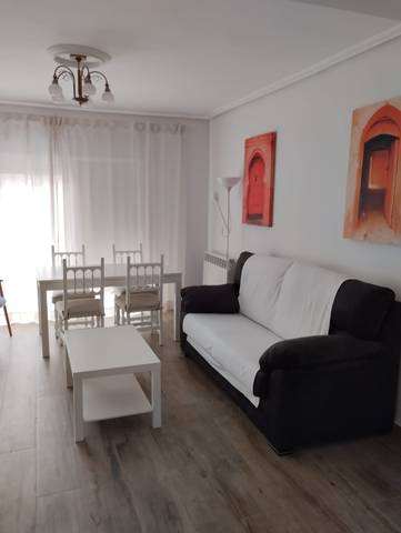 Piso en Alquiler en Romareda