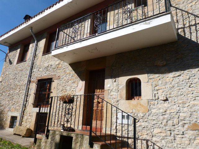 Casa-chalet en Venta en VILLAVES - CASA DE LA MAESTRA en Merindad de Valdeporres