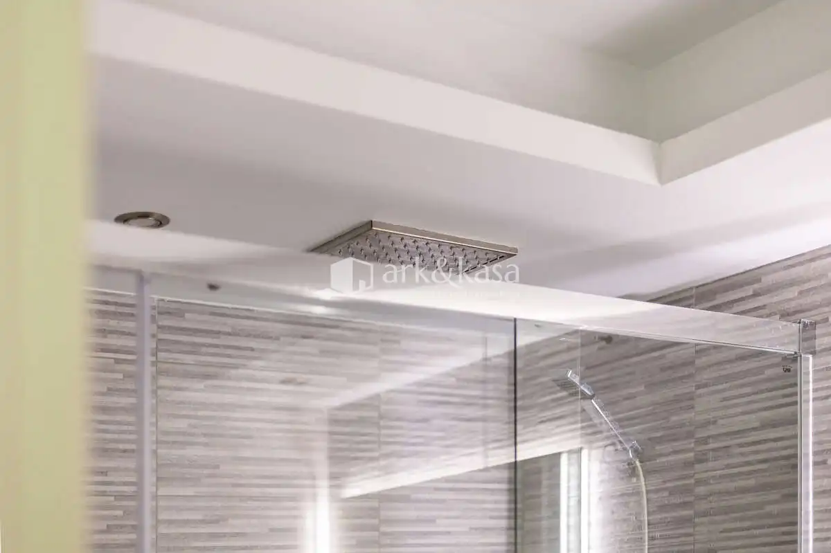 Badezimmer von Wohnung zum Verkauf in Valencia mit Klimaanlage, Abstellraum und Ofen