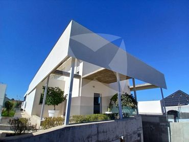 Villa con balcone in vendita a Calle Leonor Lopez De Ayala