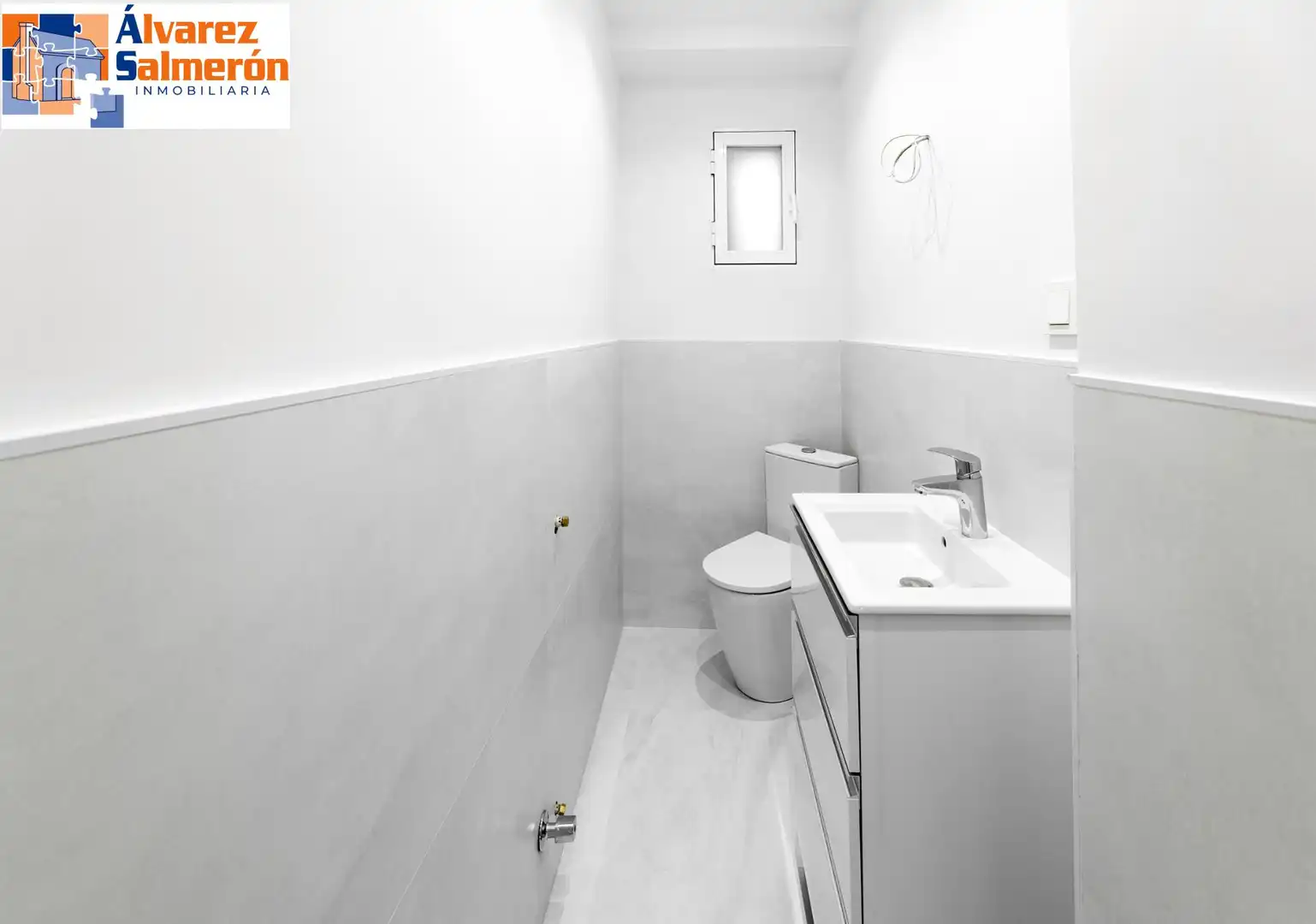 Bathroom of Flat for sale in Ronda