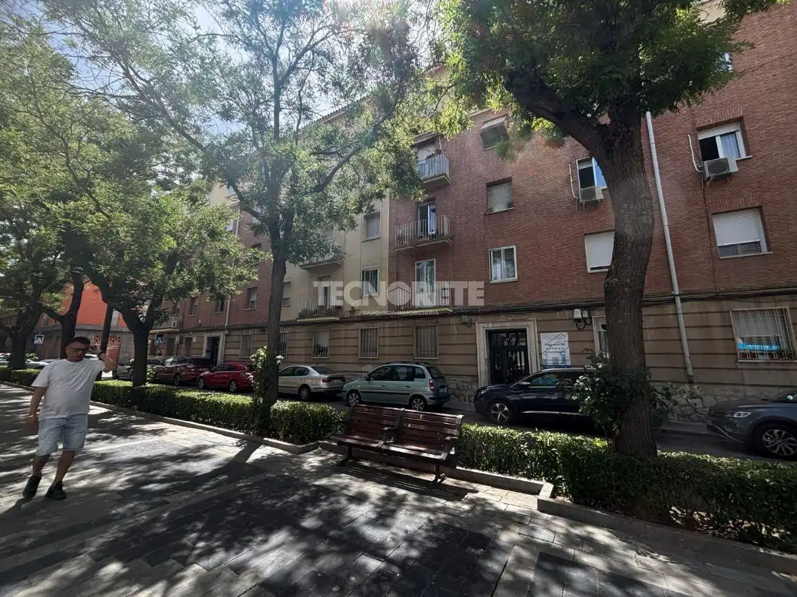 Vista exterior de Piso en venta en Guadalajara con Calefacción