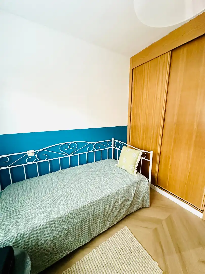 Habitación de Casa adosada en venta en Parla con Aire acondicionado, Calefacción y Jardín privado