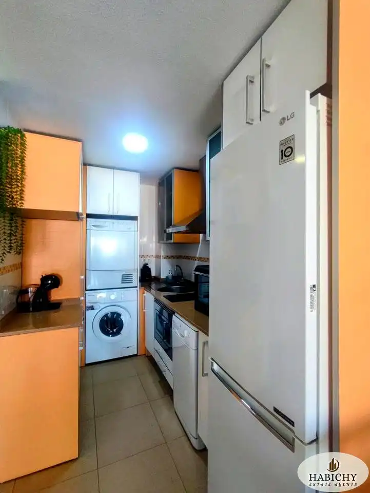 Cuina de Apartament de lloguer en Murcia amb Aire condicionat, Balcó i Alarma