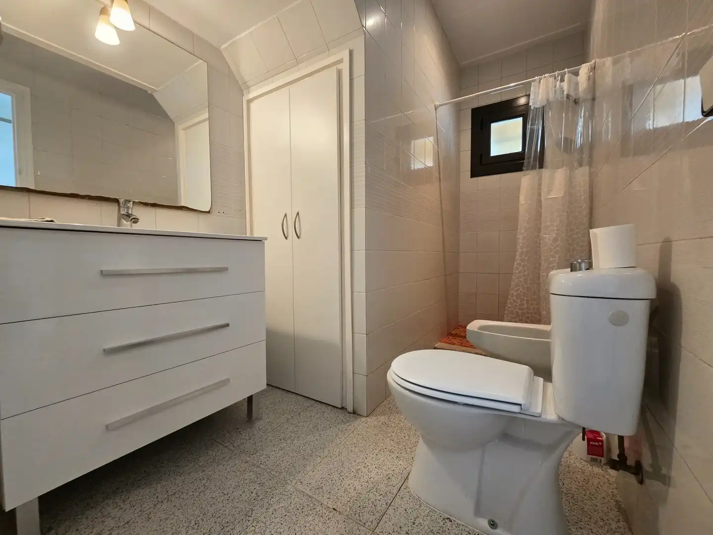 Baño de Casa adosada en venta en Manlleu con Calefacción, Jardín privado y Terraza