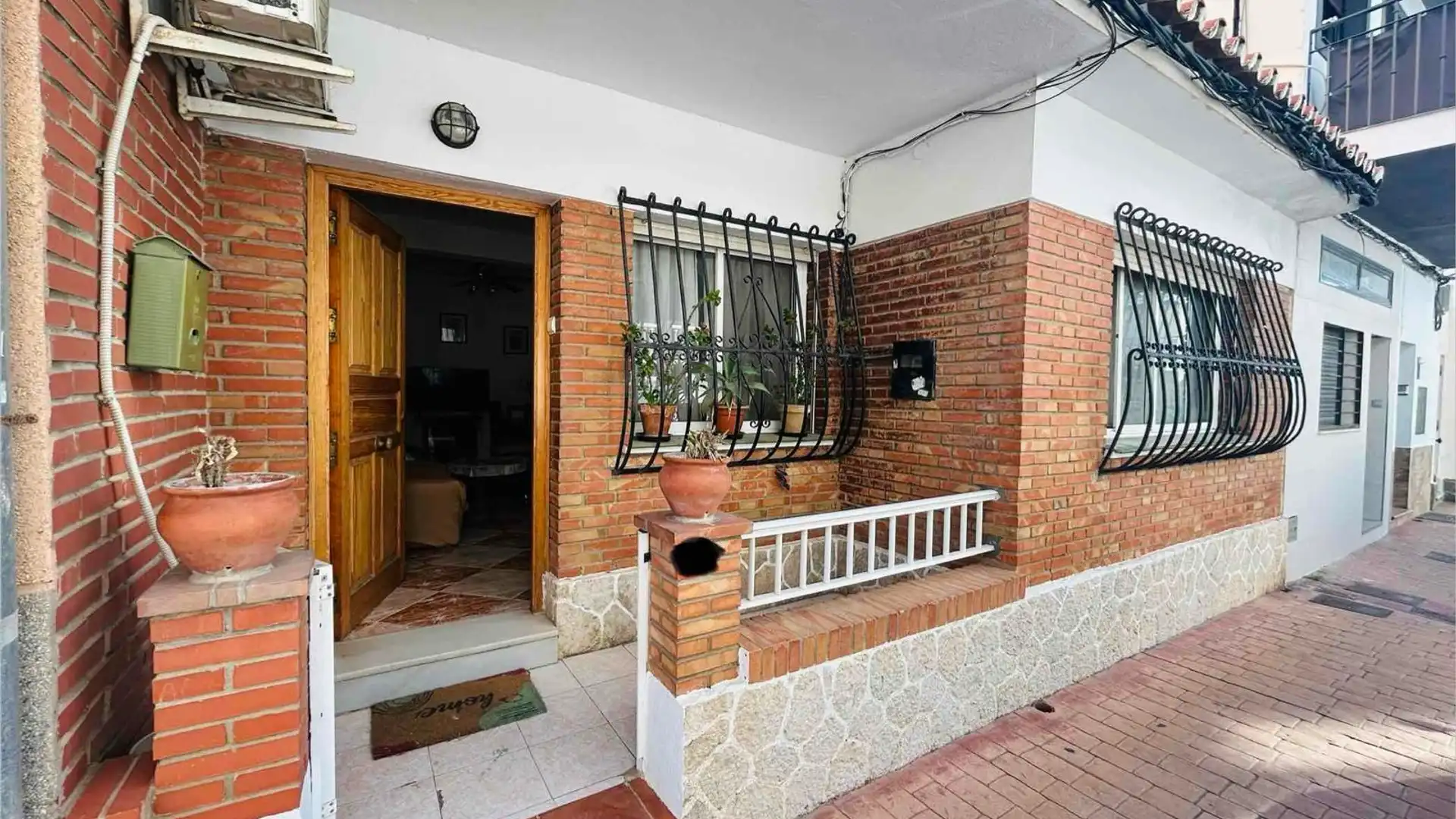 Exterior view of Single-family semi-detached for sale in Rincón de la Victoria  with Air Conditioner, Heating and Terrace