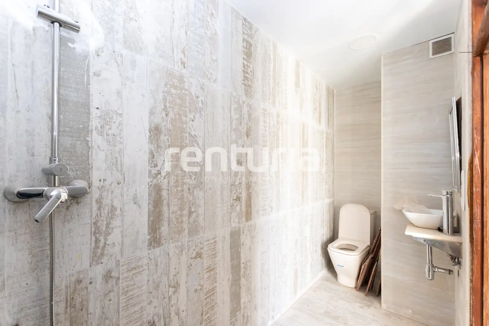 Badezimmer von Dachboden zum Verkauf in La Font de la Figuera mit Terrasse und Balkon