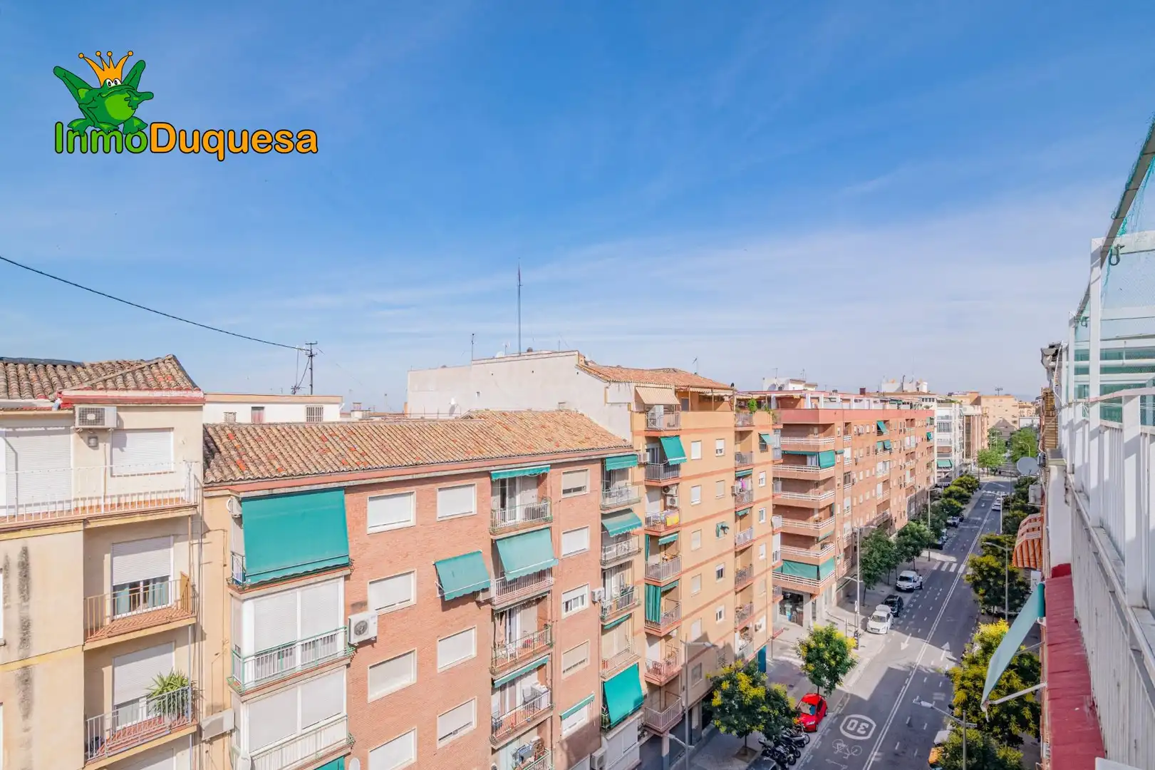 Vista exterior de Àtic en venda en Granada amb Aire condicionat, Calefacció i Terrassa