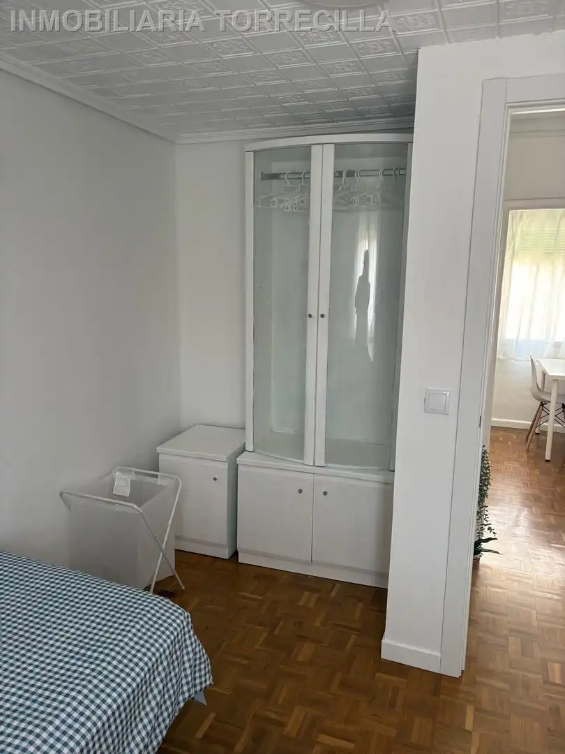 Bedroom of Flat for rent in Valladolid  with Heating, Parquet flooring and Furnished