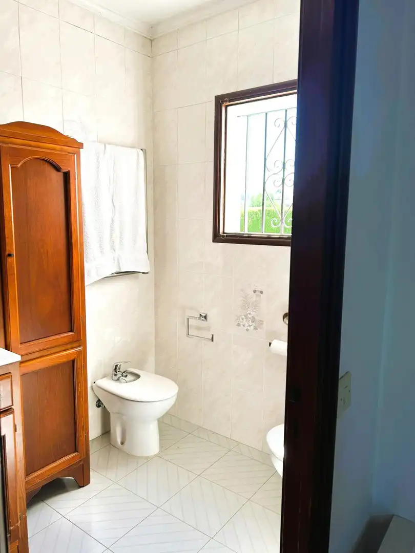 Bany de Finca rústica en venda en Estepona amb Jardí privat, Terrassa i Piscina