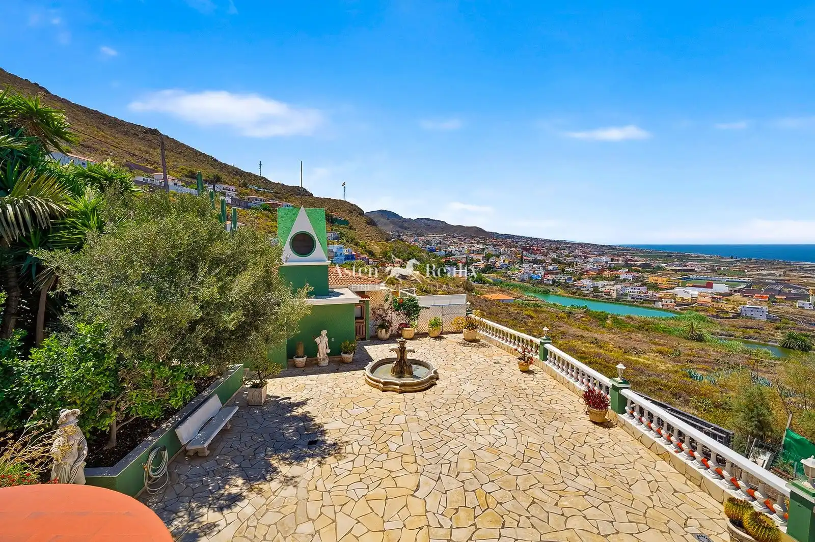 Vista exterior de Casa o chalet en venta en San Cristóbal de la Laguna con Terraza, Trastero y Piscina