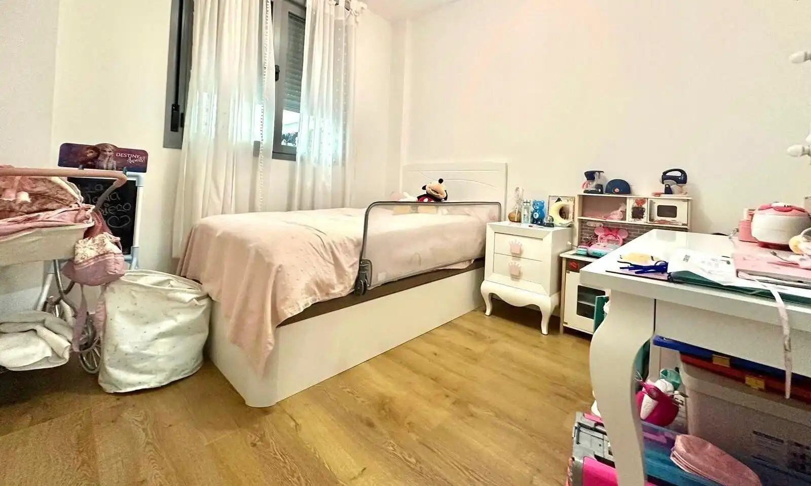 Bedroom of Flat for rent in Jerez de la Frontera  with Air Conditioner, Heating and Parquet flooring