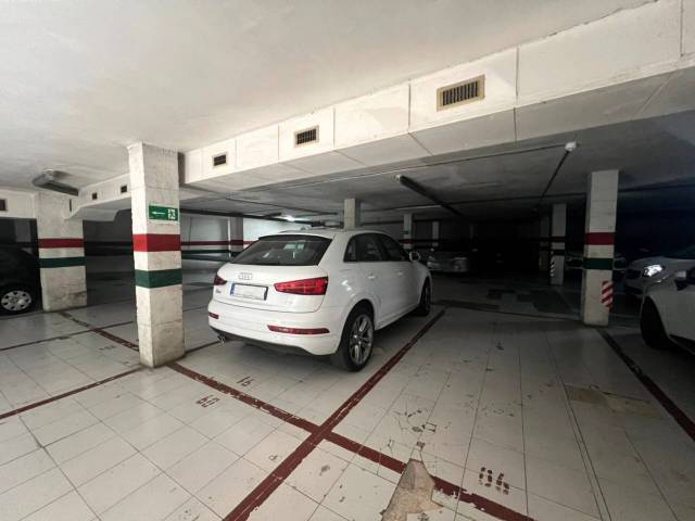 Garaje en Venta en Santiago Rusiñol en Cementiri Vell