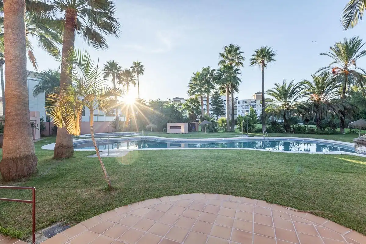 Piscina de Casa adosada en venta en Motril con Terraza, Balcón y Piscina comunitaria