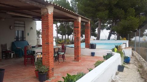 Casa de campo en muy buen estado en la zona de El Vinculo con luz y agua con pozo propio.