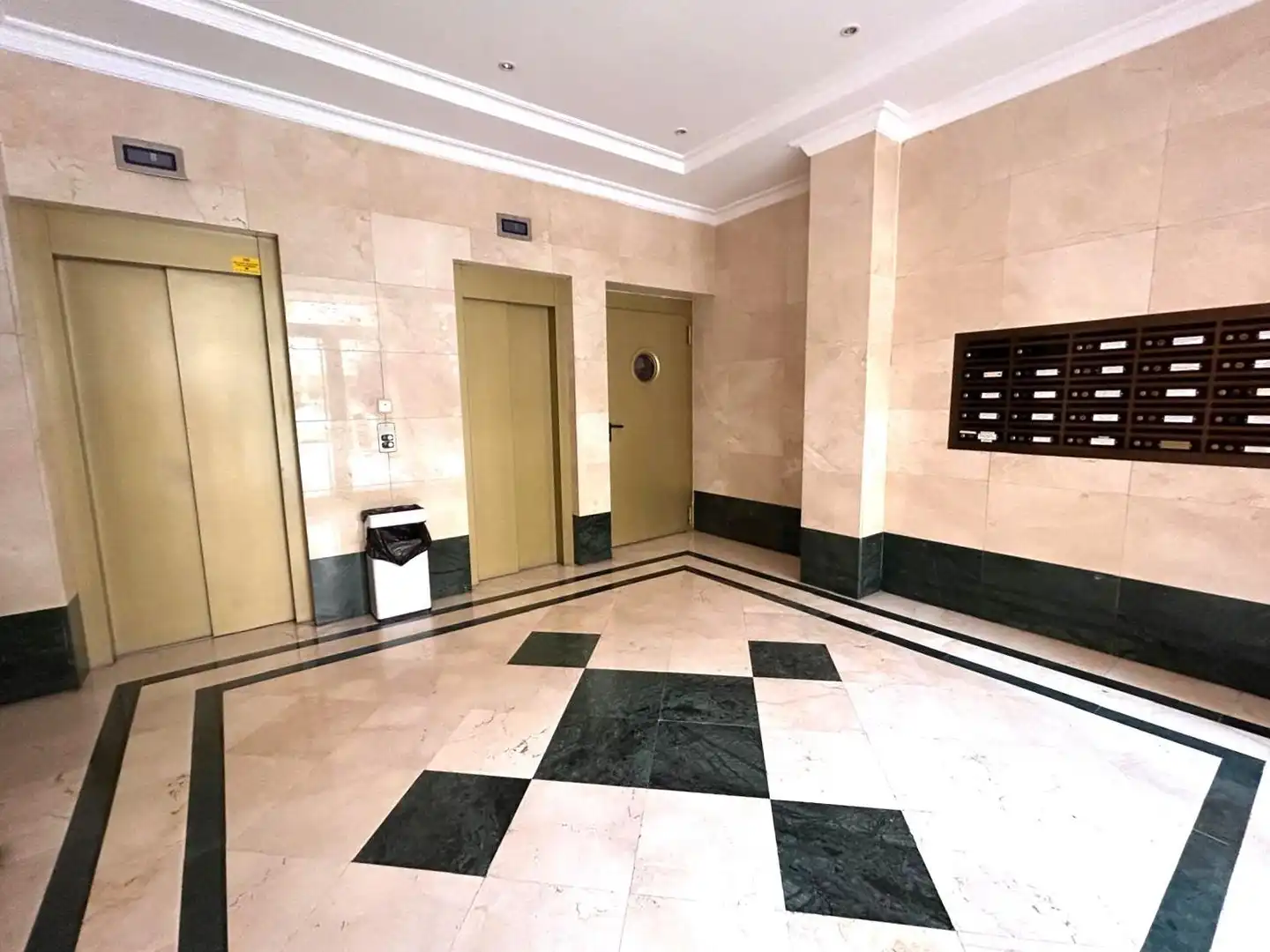 Flat for sale in Madrid  with Air Conditioner, Heating and Community pool