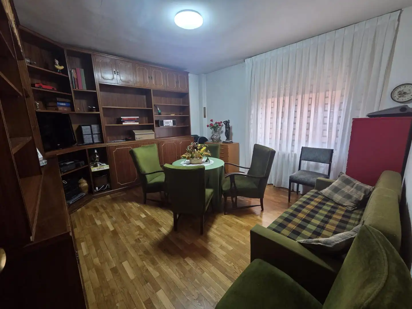 Sala d'estar de Pis en venda en Teruel amb Calefacció i Moblat