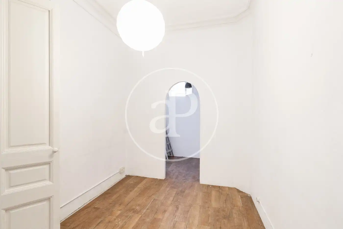 Piso en venta en Barcelona con Calefacción y Balcón