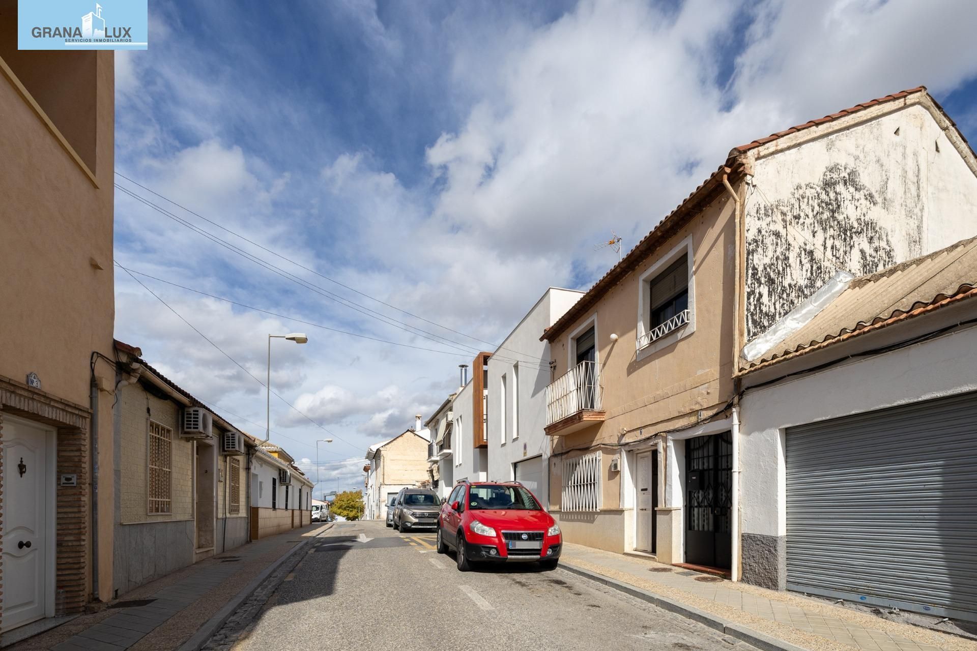 Vista exterior de Casa adosada en venda en  Granada Capital amb Balcó