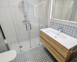 Bathroom of Flat to rent in Pozuelo de Alarcón  with Air Conditioner, Heating and Parquet flooring