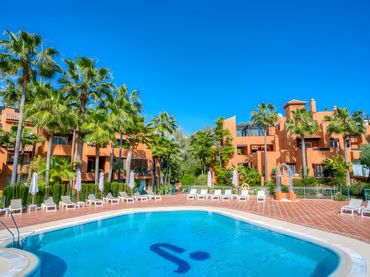 Piano terra con piscina in vendita a Nueva Andalucía