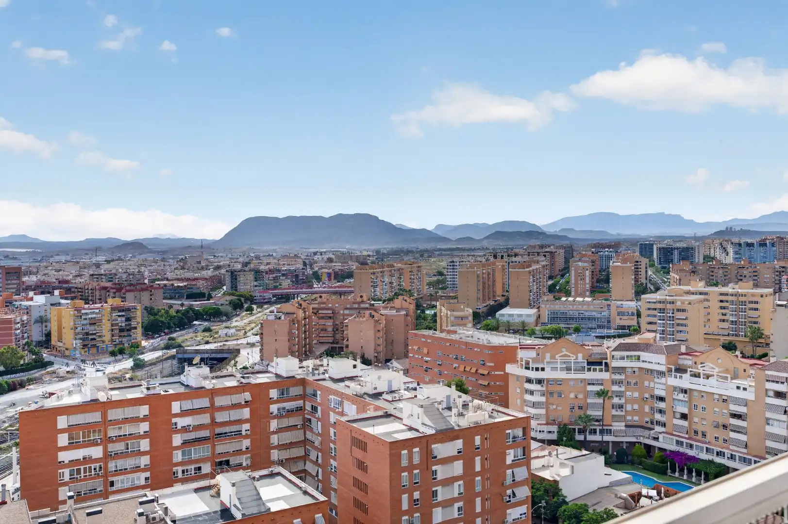 Vista exterior de Piso en venta en Alicante / Alacant con Terraza y Piscina