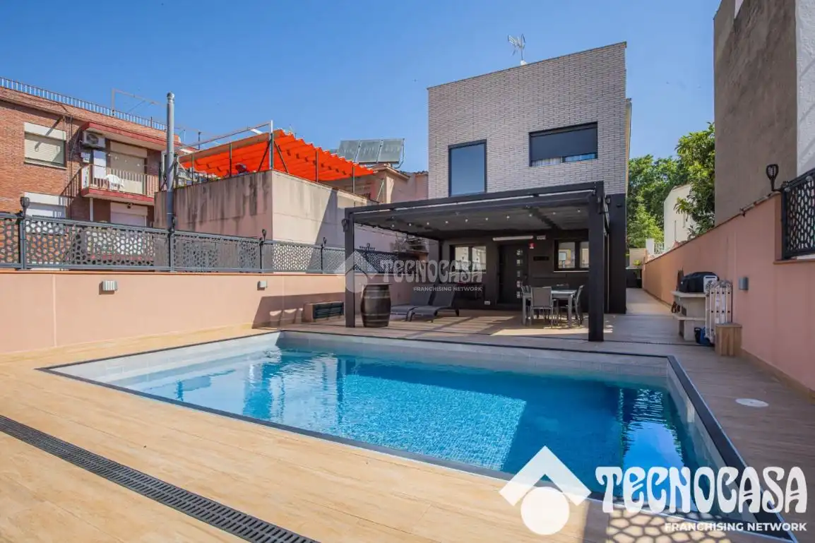Terrassa de Casa o xalet en venda en Santa Coloma de Gramenet amb Aire condicionat, Calefacció i Terrassa