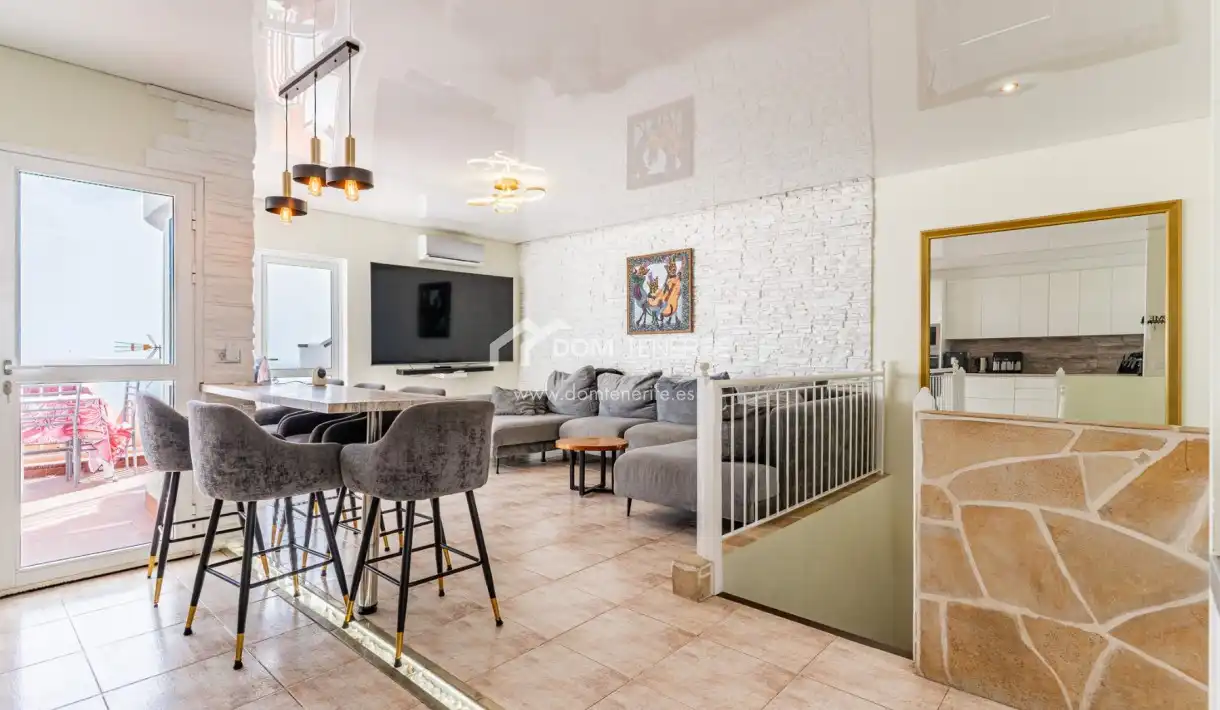 Sala d'estar de Casa o xalet en venda en Adeje amb Terrassa i Moblat