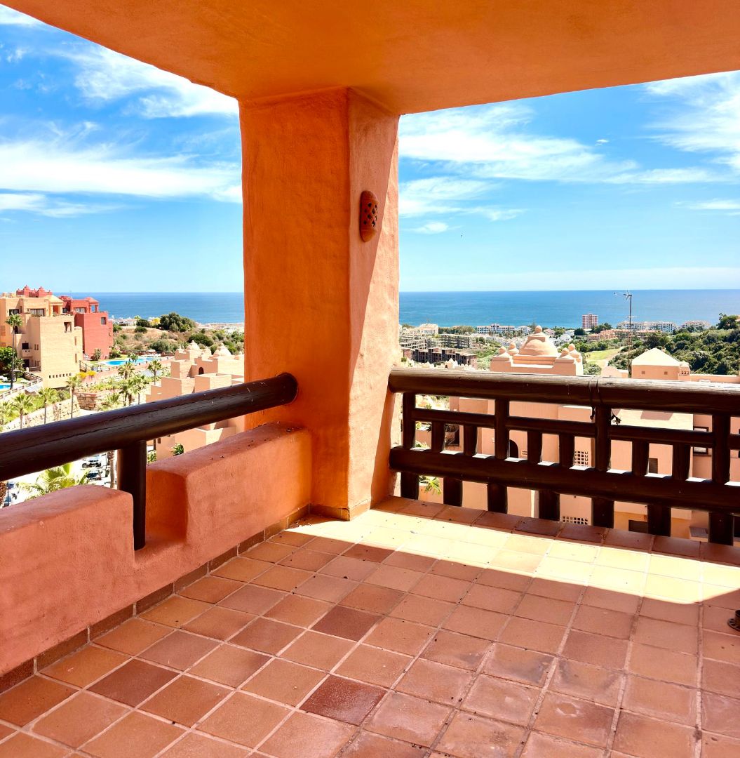 Vista exterior de Àtic en venda en Manilva amb Aire condicionat, Calefacció i Terrassa