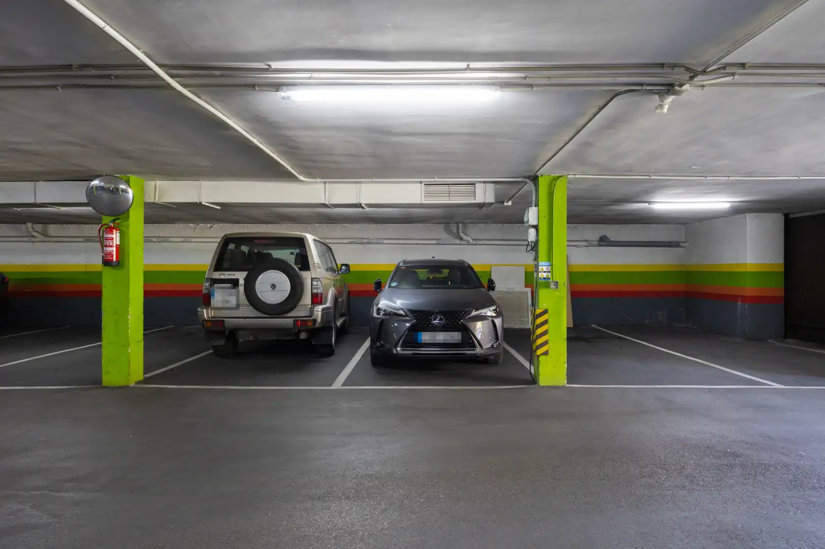 Parking de Piso en venta en Madrid con Aire acondicionado, Calefacción y Jardín privado