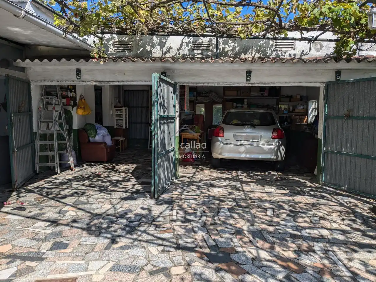 Vista exterior de Casa o xalet en venda en Ferrol amb Calefacció, Jardí privat i Traster