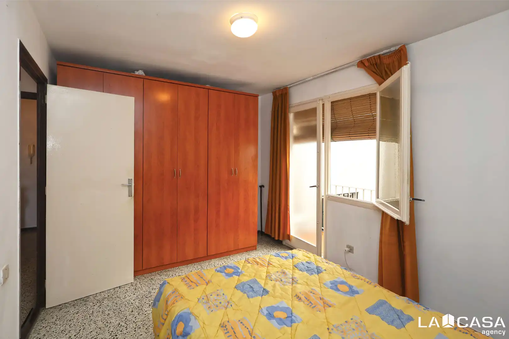Habitación de Ático en venta en L'Hospitalet de Llobregat con Calefacción, Terraza y Balcón