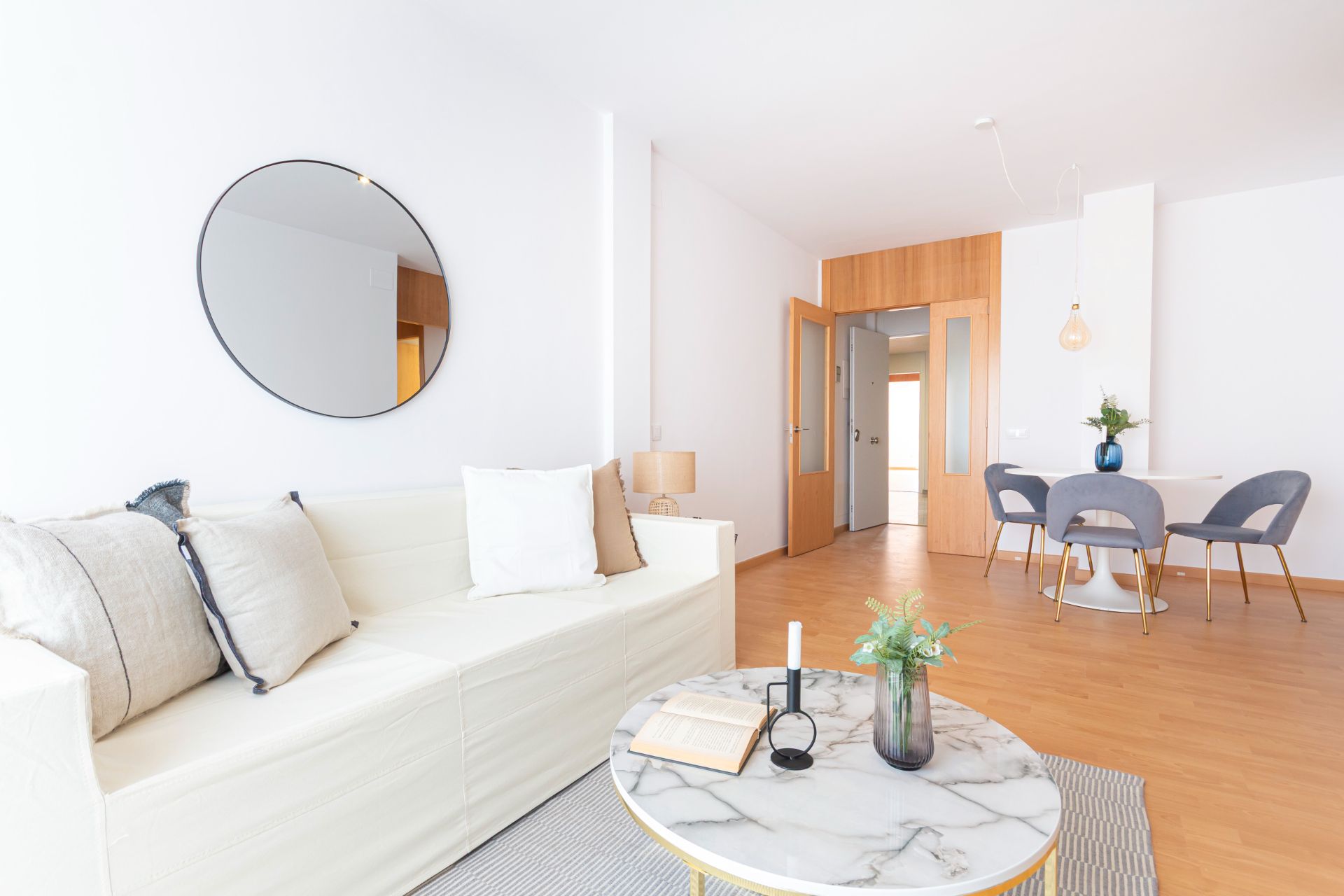Living room of Flat for sale in Sant Martí Sarroca  with Parquet flooring, Terrace and Oven
